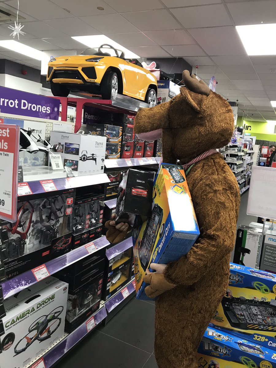 Maplin_GLAS's tweet image. Santa's running low on toys for #Christmas so sent #Prancer in to store to get some extras! #LastMinuteGifts #Glasgow