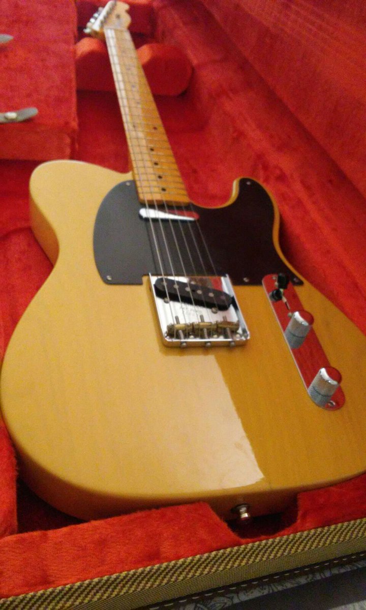 lassiesmore's tweet photo. early santa's present for our guitarist @AlessandroFigh 
@Fender #telecaster #52reissue #butterscotchblonde https://t.co/DR4wbBCVd0