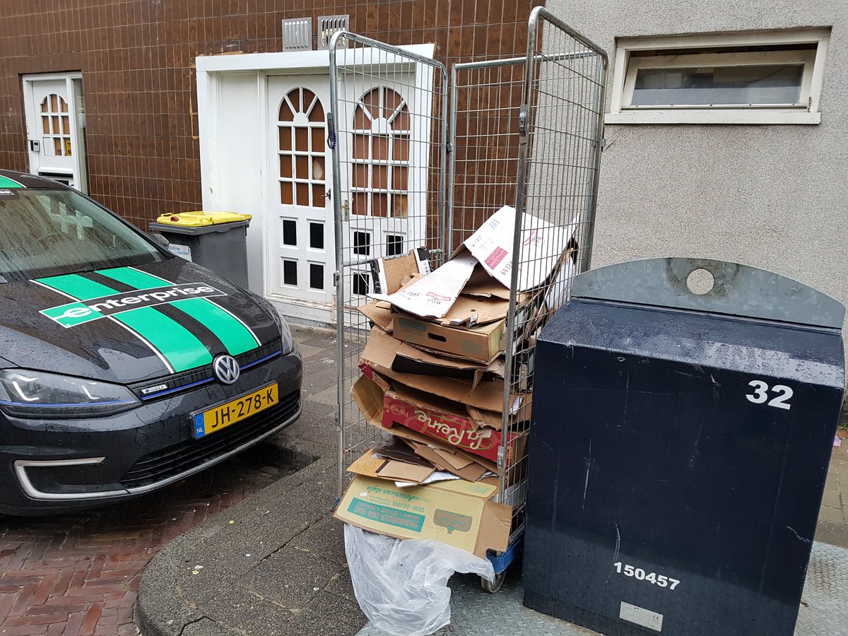 Fijne kerstdagen,  zet het vuil maar op straat zelfs na <a href="/Handhaving023/">Handhaving023</a> waarschuwing ! Het maar in eigen hand gaan nemen <a href="/gemeentehaarlem/">Gemeente Haarlem</a> helal shoarma cronjestraat heeft schijt aan de buurt