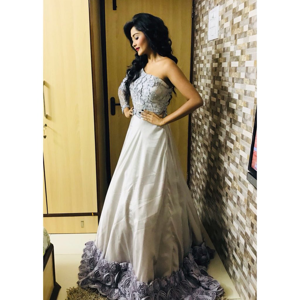 SinghKanchiii01's tweet photo. Happiness is wearing a beautiful dress that makes you feel beautiful 💝💖

#weddingscenes #weddingseason #weddingready https://t.co/abBrlj9yZ0