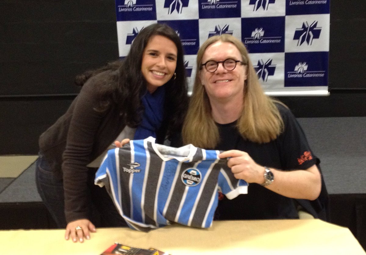 Parabéns, <a href="/1bertoGessinger/">Humberto Gessinger</a>!! Você é singular, pois não há outro igual. Obrigada!! 👏🏼👏🏼🎂🎉🎈 #GessingerDay