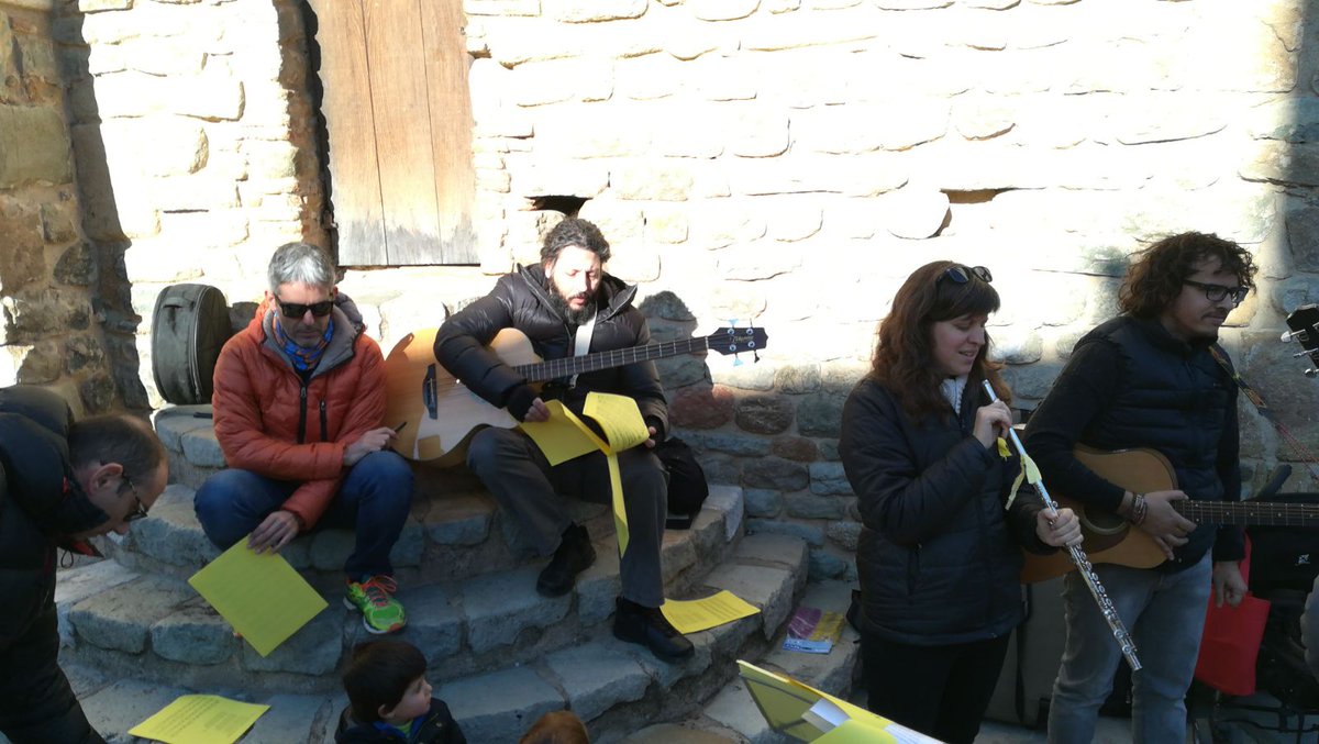 MusicsLlibertat's tweet photo. #cellera
#NadalGroc 
#musicsllibertat
@omnium 
@assemblea https://t.co/dWGMLY333M