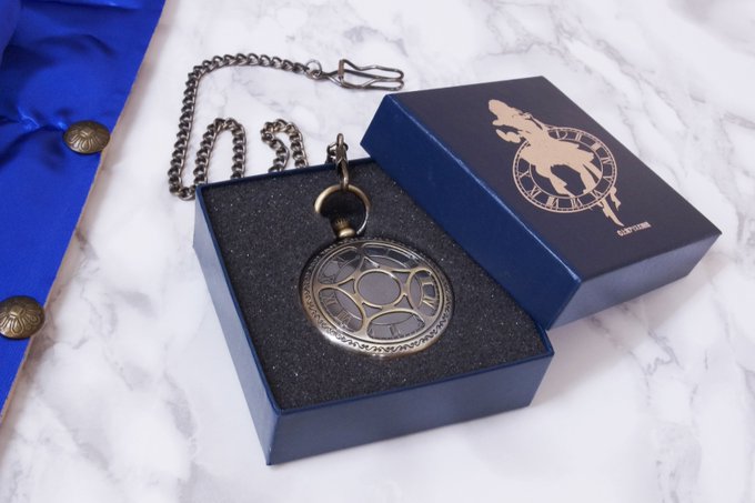 ムービック様で販売された十六夜咲夜の懐中時計、告知が遅れて完売してしまったのですが素晴らしい商品なのでこちらでご紹介させていただきます。
重みもあって、高級感溢れる懐中時計です!私のイラストカードも付属していただきました!
#東方project 