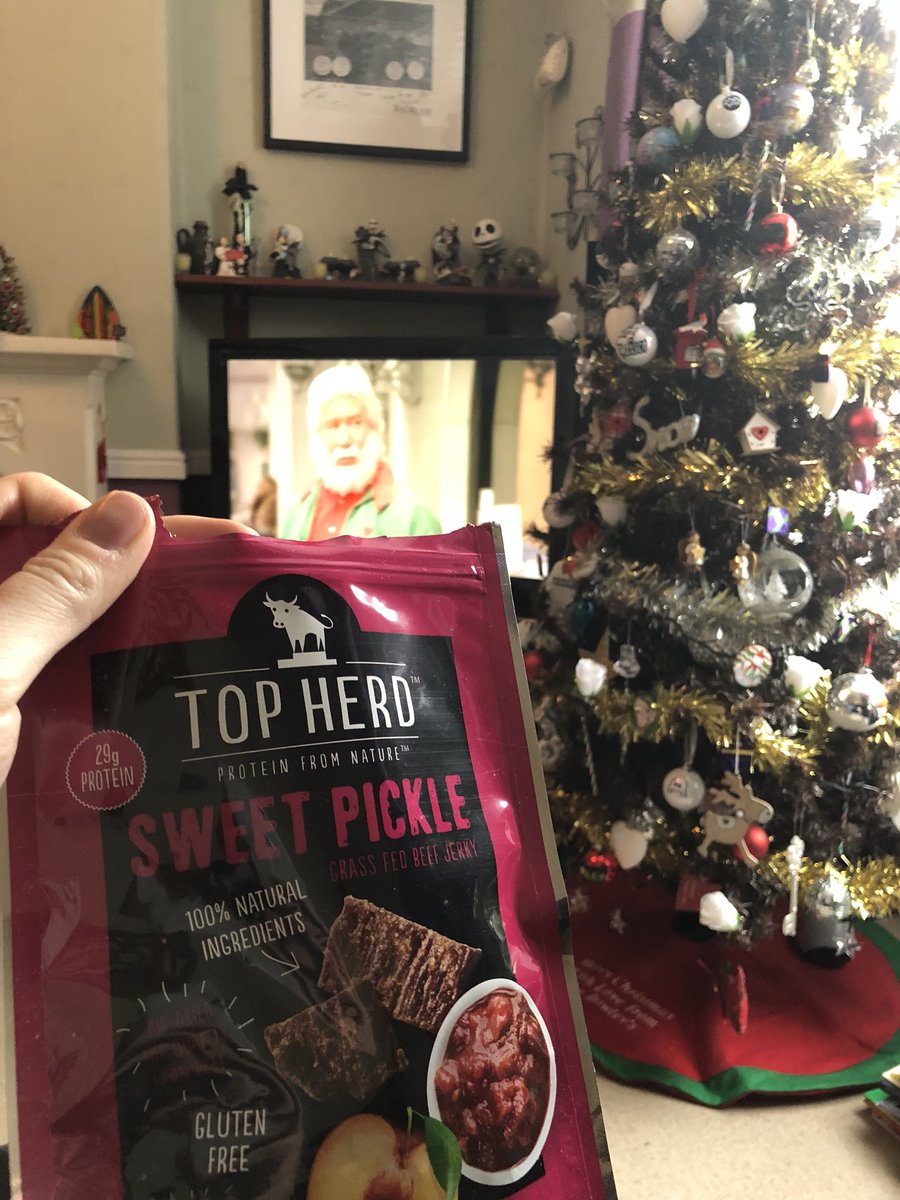 Jamie_Rowley's tweet photo. Christmas Eve, on the sofa watching Christmas crap eating #topsnacks from @topherdsnacks #MerryChristmas https://t.co/lW0Pr8EOcQ