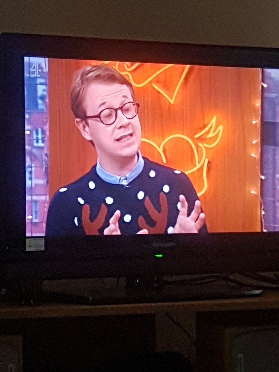Ollie plimsolls giving a really insightful talk on the history of panto on Sunday brunch. <a href="/ReeceShearsmith/">reeceshearsmith</a>