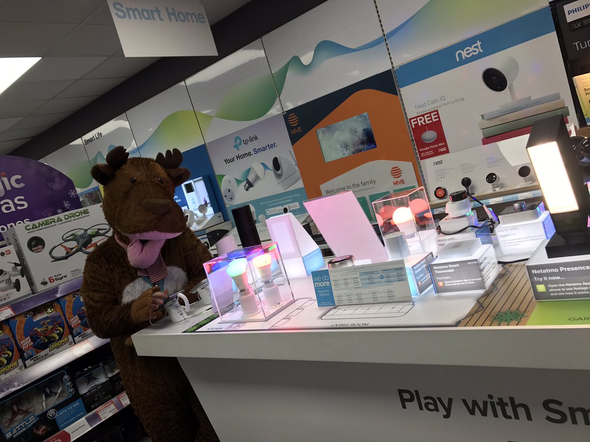 Maplin_GLAS's tweet image. Prancer brushing up on this #SmartHome knowledge and picking out some #LastMinuteGifts gifts for Mr and Mrs Claus!
