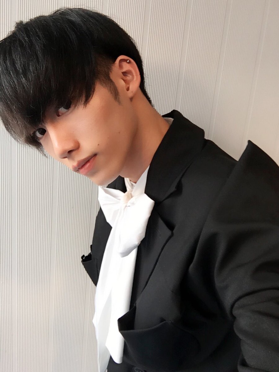 Shimura_Sadao's tweet photo. 成人の皆様。心よりお祝い申し上げます。人生に一度しかないこの日を思う存分に楽しんでください！ 自分も、もう2年前になるって思うと時間経つのはやいなぁと実感する。。 そんな20歳の自分です。どうぞ。 https://t.co/IoIP0grrjP