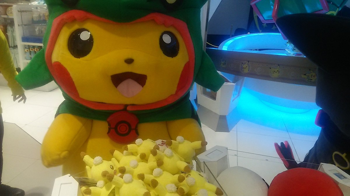 Uzivatel Sae ピカチュウマニアでなめこ栽培家 Na Twitteru レックウザくんのお勧めは お手入れプリーズぬいぐるみ で 黒レックウザくんのお勧めは スカイツリーピカチュウぬいぐるみ だそうです ピカチュウ Pikachu ポケセン スカイツリータウン