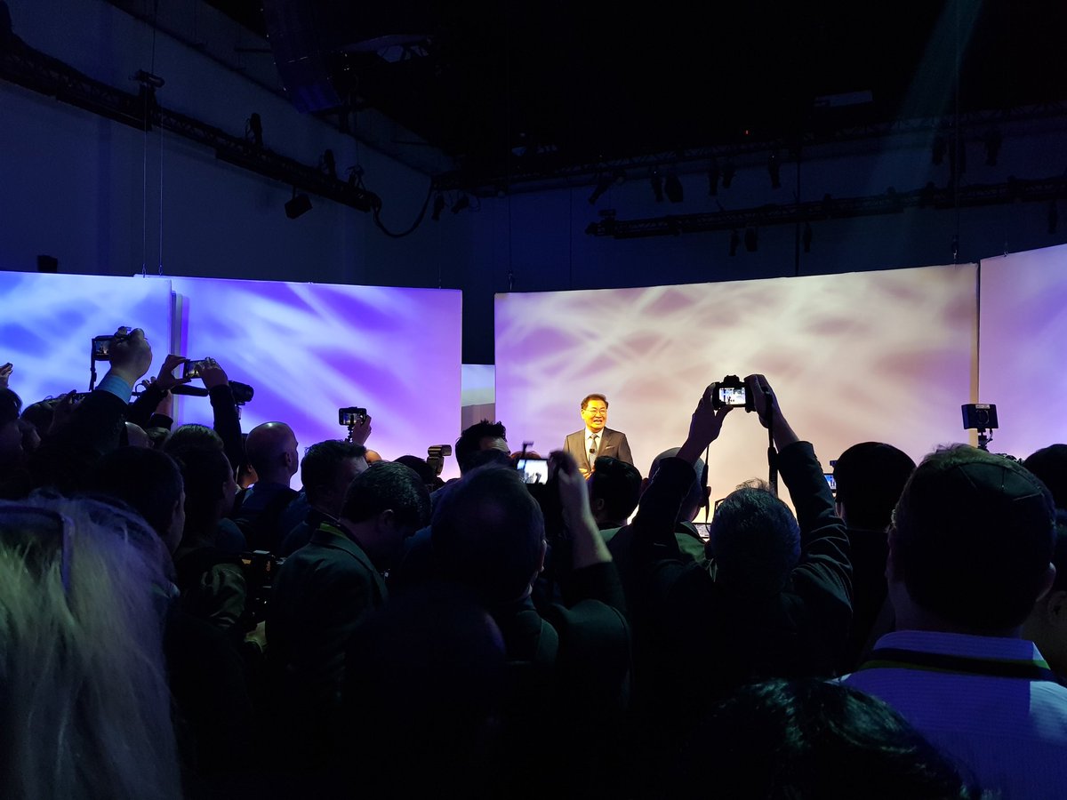 Expresoec's tweet photo. Estamos en el Samsung #FirstLookEvent para conocer las novedades en televisores para este 2018. #SAMSUNGXCES2018 https://t.co/2Bi89NZctj