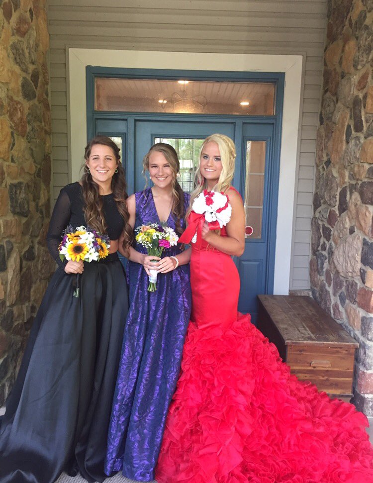 johnson1lauren's tweet photo. aye shawty it's ya birthdayyyyy, hope it's the best one yet! luv uπ€#bosseposse #cfalls #merrick @mjthomson12 https://t.co/3wm6Itnwnj