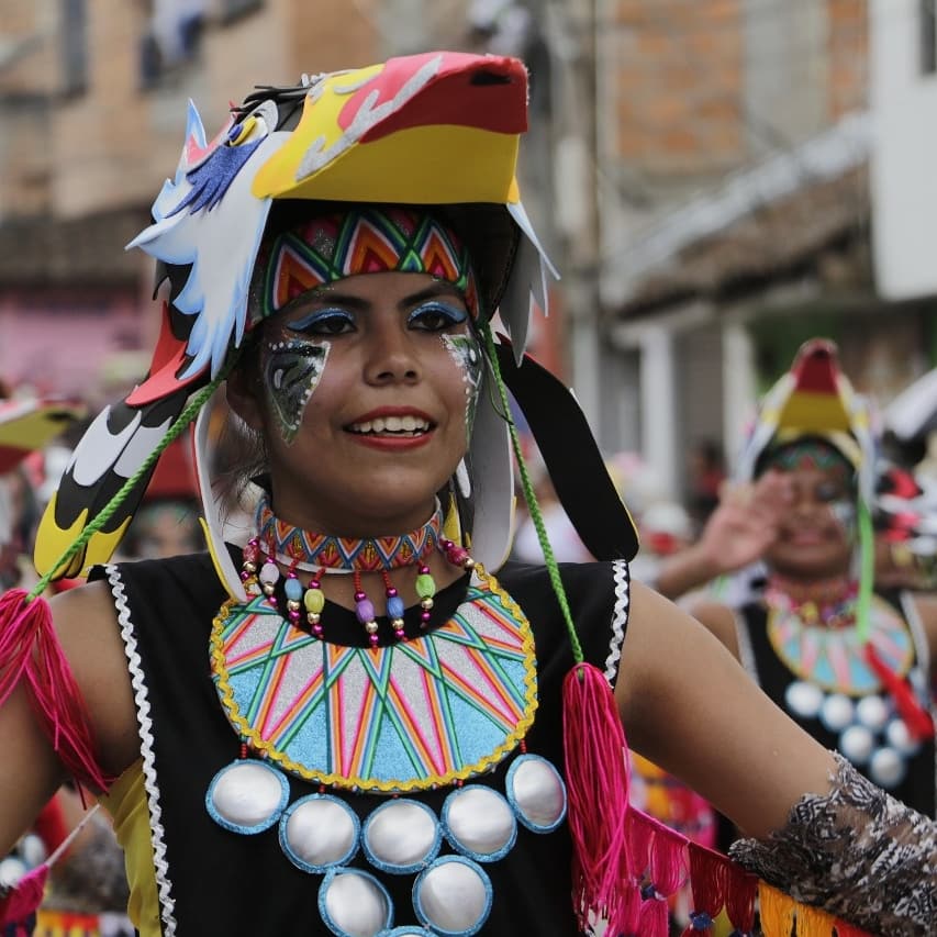 CARLOSARDILA10's tweet photo. #L102 Marco del Carnaval de Blancos y Negros en Sibundoy. Una oportunidad única para apreciar el colorido de un desfile cargado de alegría y cultura. ¡Celebremos nuestras tradiciones! #PutumayoCrece https://t.co/cM7waRmtbS
