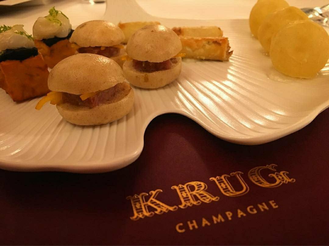 "Lo champagne è meraviglia" - G. Sand 🥂
Grazie a tutti i nostri splendidi ospiti che hanno condiviso con noi la #meraviglia del mondo Krug ✨