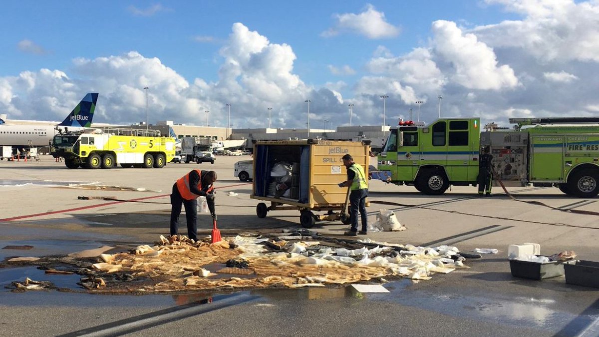 Hundreds of gallons of fuel spill at Fort Lauderdale airport bit.ly/2m3zzuv https://t.co/w6V6NGGq1w