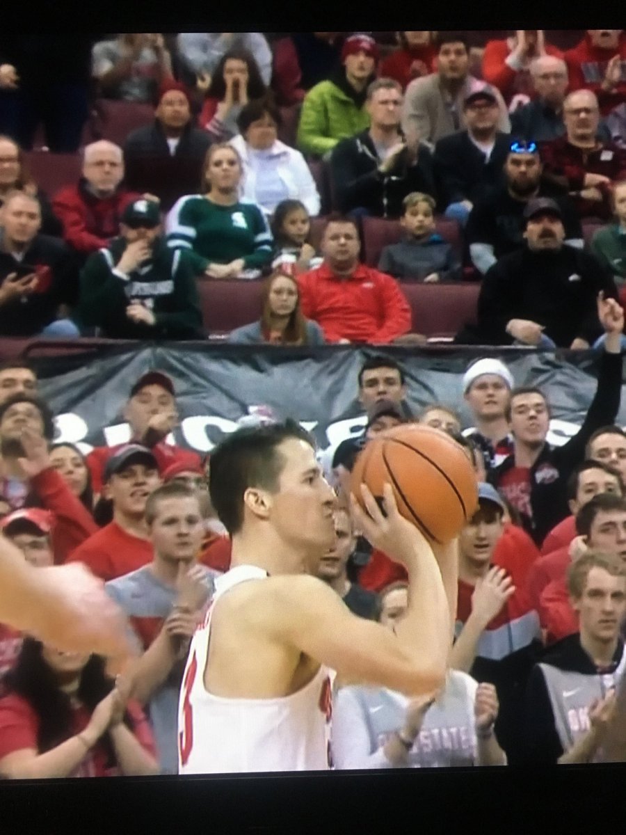 DarylKnecht's tweet photo. @daycheck3 knew it was in the whole time #halftimebuzzerbeater https://t.co/FTLmAyFhOz