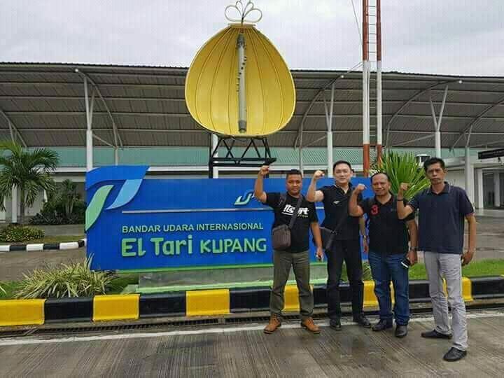 AsmuniBara's tweet photo. Indonesia begitu luas ..
Ssambil nunggu penerbangan ke pulau Rote ndao jam 3 sore untuk bisa menginjakkan kaki di pulau paling selatan perbatasan indonesia australia ..
Semoga bisa menginjakkan kaki juga di pulau ndana besok sore setelah acara https://t.co/dfuDrCdu0G