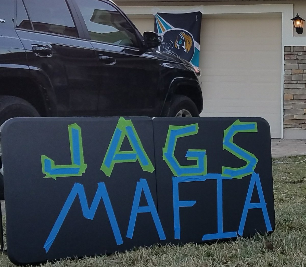 donniesears's tweet photo. when your Bills fan neighbor goes to the game and you have a spare fold up table #dtwd #BUFvsJAX #Jaguars https://t.co/hTpKyfgGvE