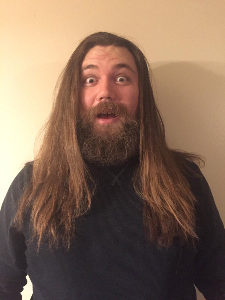 garlik_b's tweet image. One year ago I straightened  my hair. Should I do it again?
