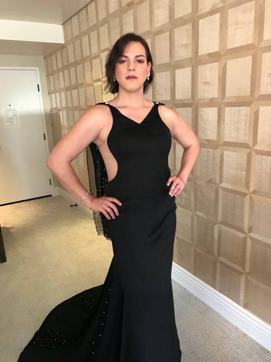 Taconeras's tweet photo. Minutos antes de partir rumbo a los #goldenglobes. ¡Éxito Daniela Vega!
Vestido de Loraine Holmes y un detalle de su peinado es una pulsera Tous
📷 y Maquillaje de la chilena Carolina Pizarro #makeupbycph #hairbycph https://t.co/x2ah48vQma