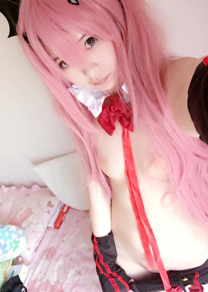 ❝ Huh. . I was changing then suddenly I saw this camera. 
Who put this there!?  ❞

#LewdRp
#OpenDms
#NoLimits