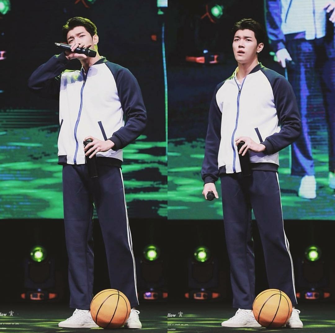 2MoonsBrasil's tweet photo. Phana 🖤✨
#2MoonsTheSeries #Thanit https://t.co/NS9WSmLpht