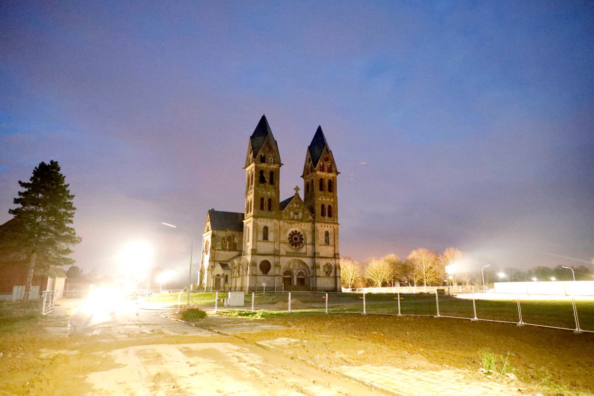 Die letzten Stunden der Kirche St. Lambertus, im Volksmund Dom von Immerath genannt sind angebrochen, am Montag wird er abgebrochen, um dem Braunkohle-Tagebau Garzweiler zu weichen. #RWE #Braunkohle