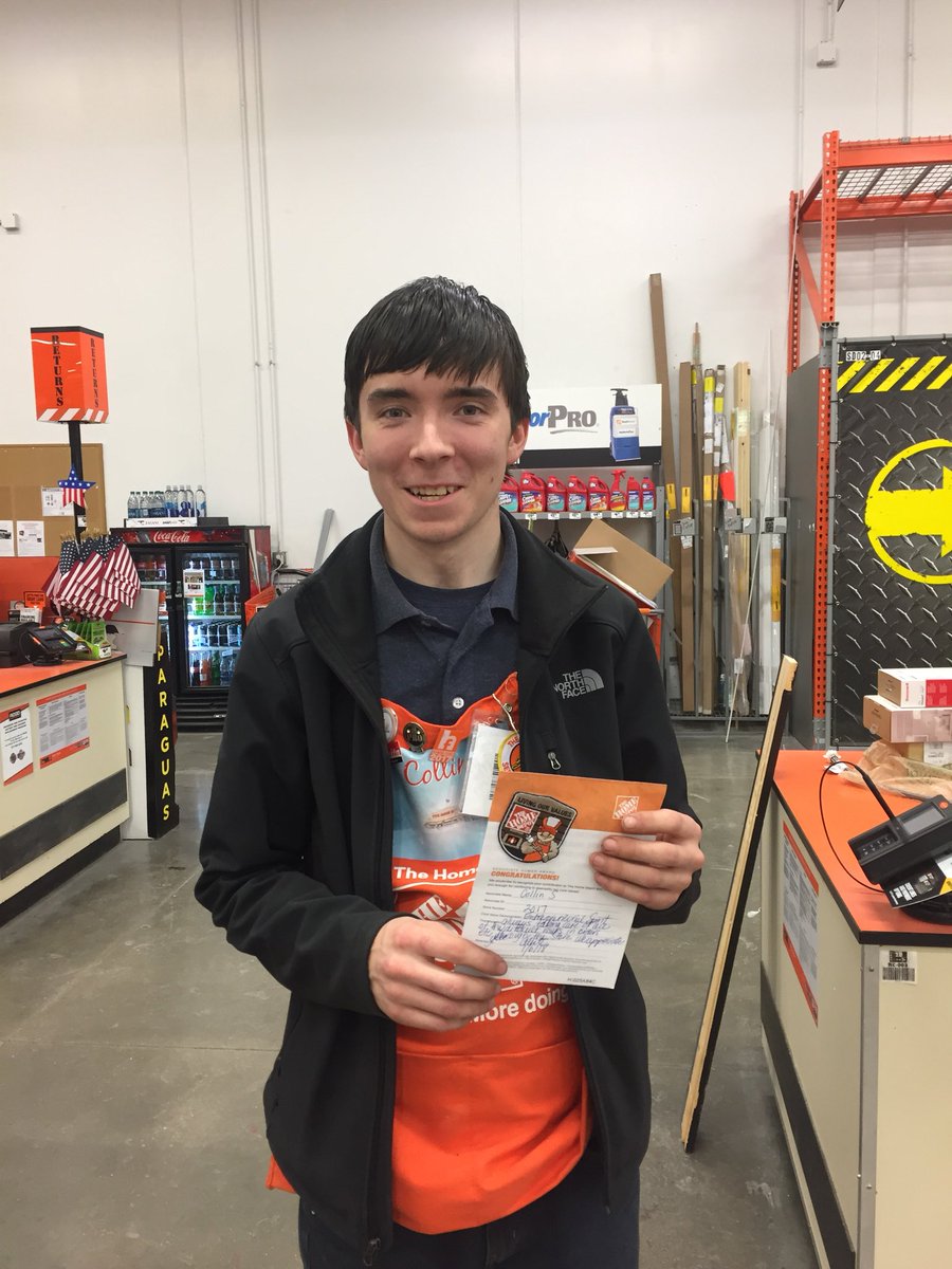 RennierJoe's tweet photo. Congrats to Collin for earning a Homer Award for driving excellent customer service through the service desk! @BPlantenberg @mlindsey1223 @NoblesvilleHD https://t.co/DNSyF0dh3S