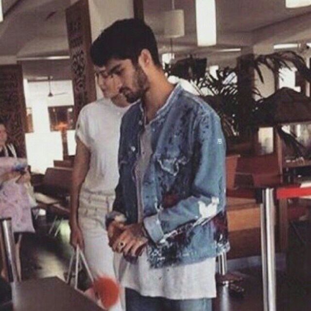 muito triste saber que nao existem mais fotos do zayn nesses dias, ele estava tao lindo