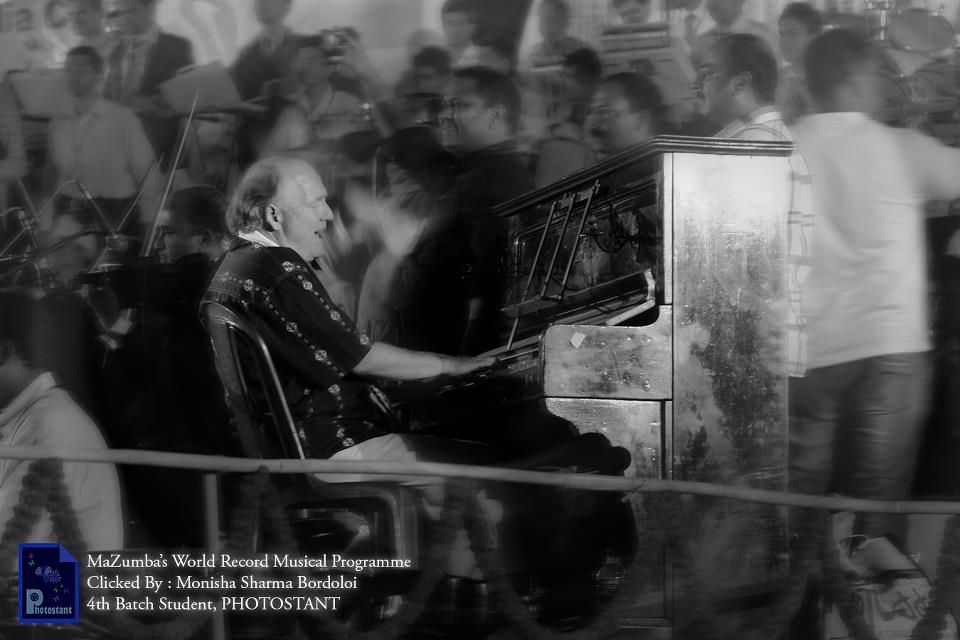 Awesome photo of <a href="/alanroyscott/">Alan Roy Scott</a> playing piano with the most instruments ever on stage in India, breaking a #GuinessWorldRecord with <a href="/SarmahRupam/">Rupam Sarmah</a> #Epic