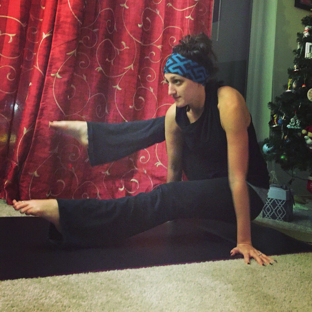 HLDelaTorre's tweet photo. #YogaResolution days 3-6. I am learning so many new poses through this challenge. #bind #armbalance #twist #partnerpose #elephant 🐘 #crow 🐦 #twisty #yogaeveryday #practiceyoganotwar https://t.co/xql0NgW02e