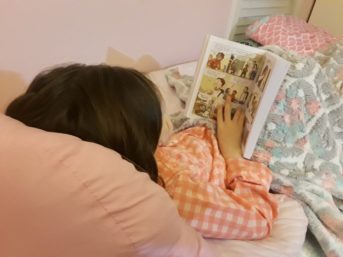 Ohhh....the graphic novels! #AACPSReadWithMe <a href="/JonesESAACPS/">Jones Elementary</a>