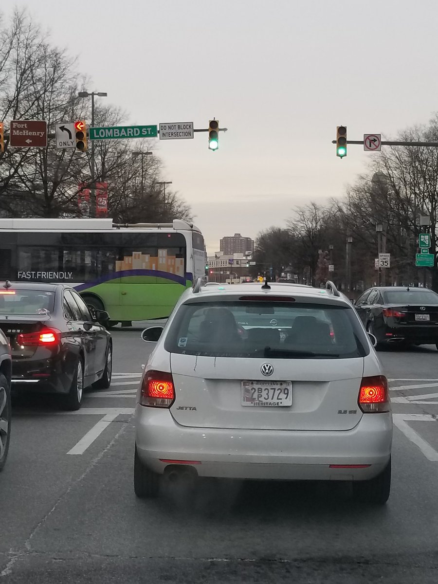 ArshMirmiran's tweet photo. 😠😠😠 Have begged multiple administrations to cut this nonsense out and no one will do anything. Makes it even worse when a parking tax funded @CharmCityCirc bus is the culprit. #DontBlockTheBox #EasyFix #RevenueSource #TrafficReducer https://t.co/rcTgUCqG8p