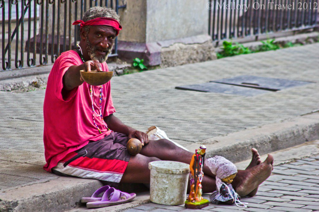 vishaliinsa's tweet photo. The beggers receiving alms will lose interest in earning. Not just that, this may encourage other lazy bugs to take beggary instead of finding a way of earning. Hence not to encourage beggary, especially children who are begging #DintOfHardWorkAlone 
#SaintRamRahim_Initiative57 https://t.co/HFJ5AZKnNR