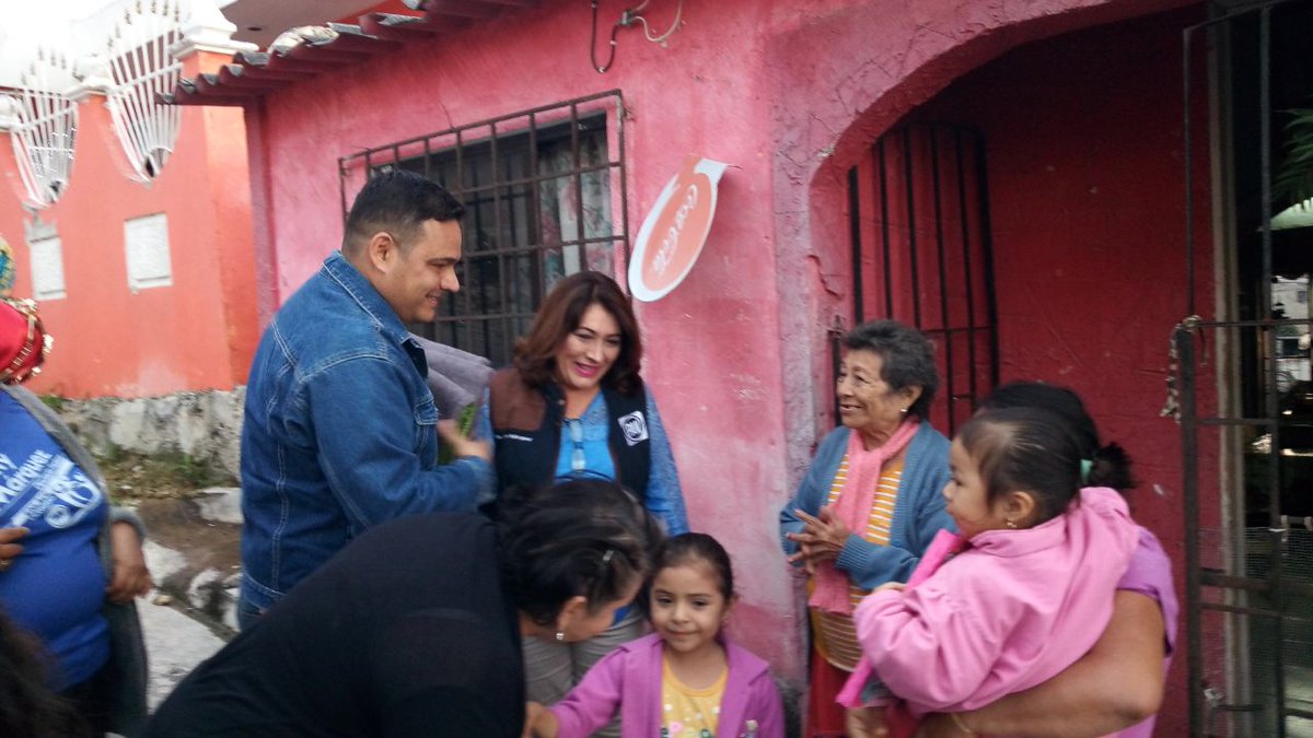 pepeinurretamx's tweet photo. #DiadeReyes #Campeche  lindo recorrido en la Col Esperanza Sonrisas y alegrías para nuestros niños https://t.co/utexKGZxbt