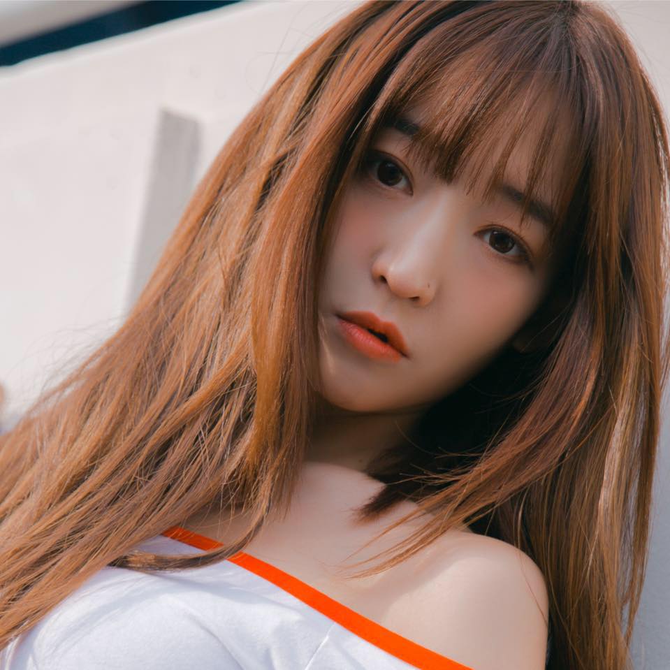 Official_Jau's tweet photo. [NEW GIRL SOLOIST] 
이름 : Lee Eunhyun (이은현)
예술적 : Eunji (은지)
나이 : 23
출생지 : 대구, 한국 남부.

DEBUT: 입술의 맛 (Taste Of Your Lips) 
(07-01-2018) https://t.co/gclCWWoZjU