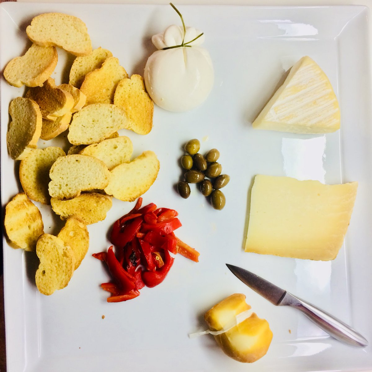 TheTasteBuds3's tweet photo. Lang Burns cheese board, day one and two. @EatalyChicago ❤️❤️🧀🥖 https://t.co/HFwwLNn52a