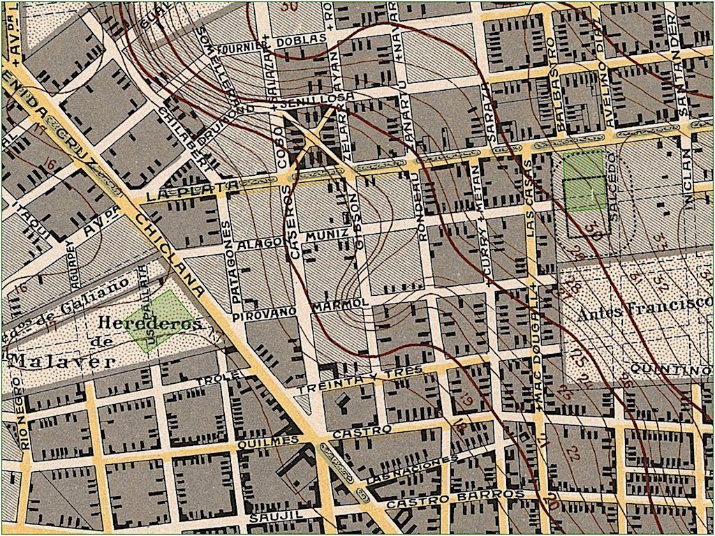 ViejosEstadios's tweet photo. Este plano de 1916 muestra con razonable precisión la ubicación de las canchas de Huracán en Av. Chiclana y San Lorenzo en Av. La Plata. Durante los siguientes 8 años, la intensa competencia y extrema cercanía originaron una rivalidad deportiva que perdura hasta nuestros días. https://t.co/f6TCZctbNt