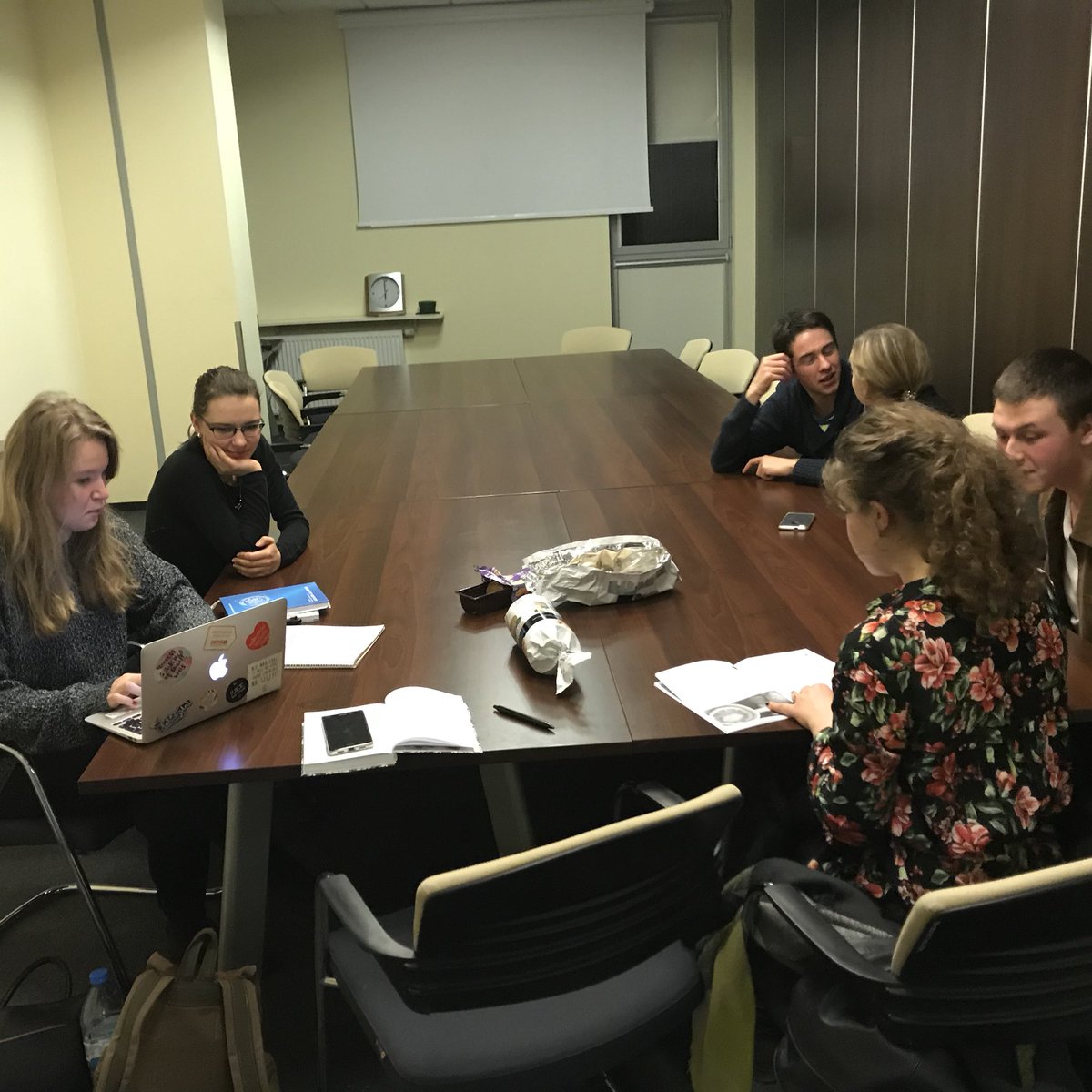 Dzisiaj ruszyliśmy z pracą w #Poznań  w nieco okrojonym składzie, ale zdeterminowani i gotowi do pracy 💪🏼 #marszdlanauki #powiedztaknauce Zapraszamy 22 kwietnia do Warszawy! 🌍🇵🇱