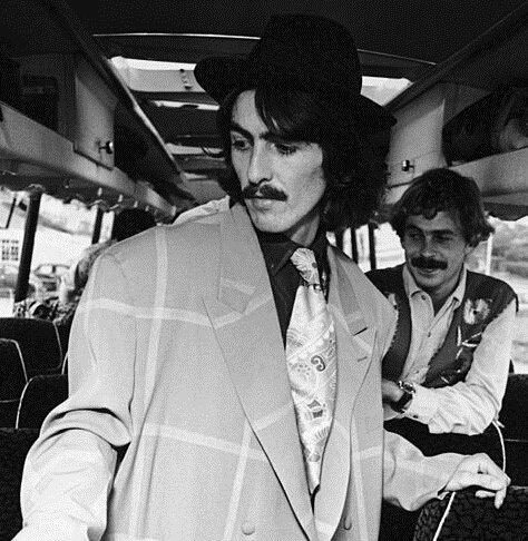 GEORGEHARRWISON's tweet photo. 🚌 https://t.co/HAM5G4yA1T