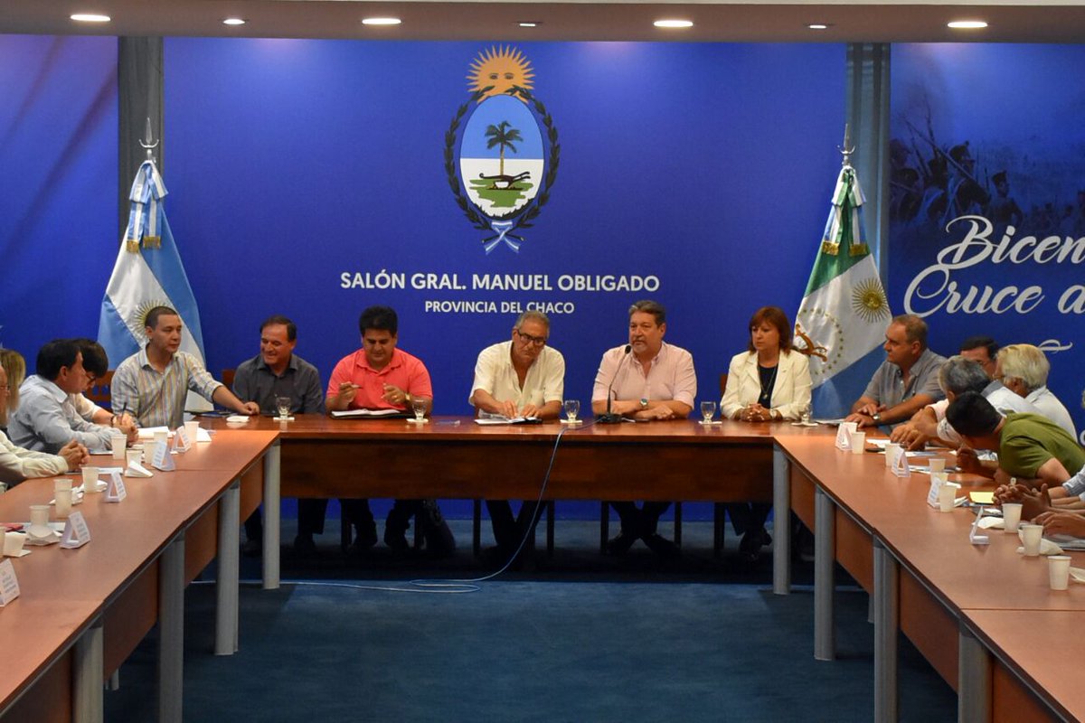 domecq_marcelo's tweet photo. En estos momentos acompañando al Ministro de Seguridad Carlos Barsesa en la reunión con Foros de Seguridad de toda la Provincia @ChacoGobierno @domingopeppo @mdcapitanich @horaciorey https://t.co/nKe8oDnY1Q
