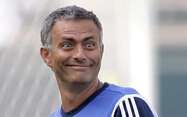EPLJokesS's tweet photo. مورينهو رداً على تصريحات كونتي بأنه اصيب بالخرف :
" على الاقل انا لم اكن اصلعًا في يوم من الايام ". https://t.co/qRdnwyN8hp
