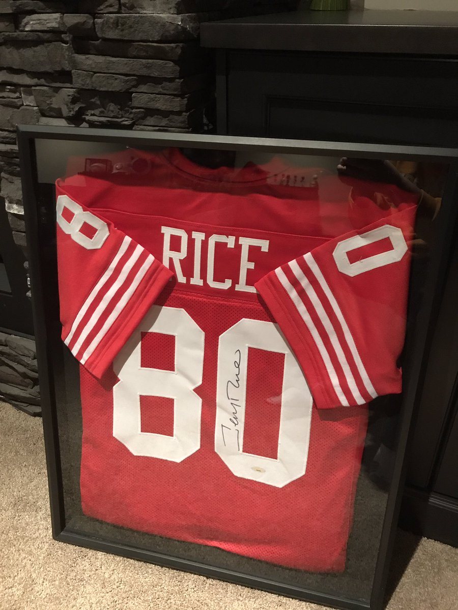 str8outtajoburg's tweet photo. Done! Just have to hang it now. #wrgoat #jerryrice #nfl https://t.co/iKSPELGtF9