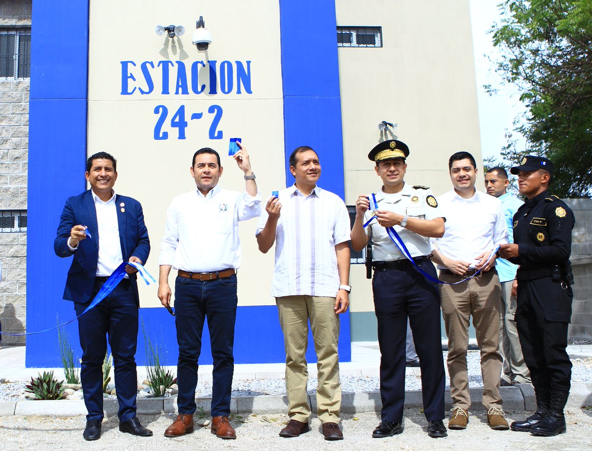 GuatemalaGob's tweet photo. #InformeNacional | Presidente @jimmymoralesgt inaugura 2 subestaciones de la PNC en municipios de Zacapa ▶️ https://t.co/vQSy4Qe42B https://t.co/HFb4sjfI1n