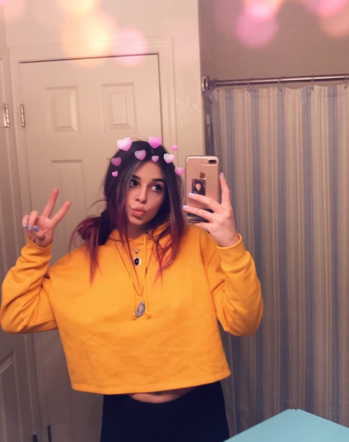misskendaddy's tweet photo. here's a cute pic of me before i ruined my hair and went blonde https://t.co/nypXVdUuUV