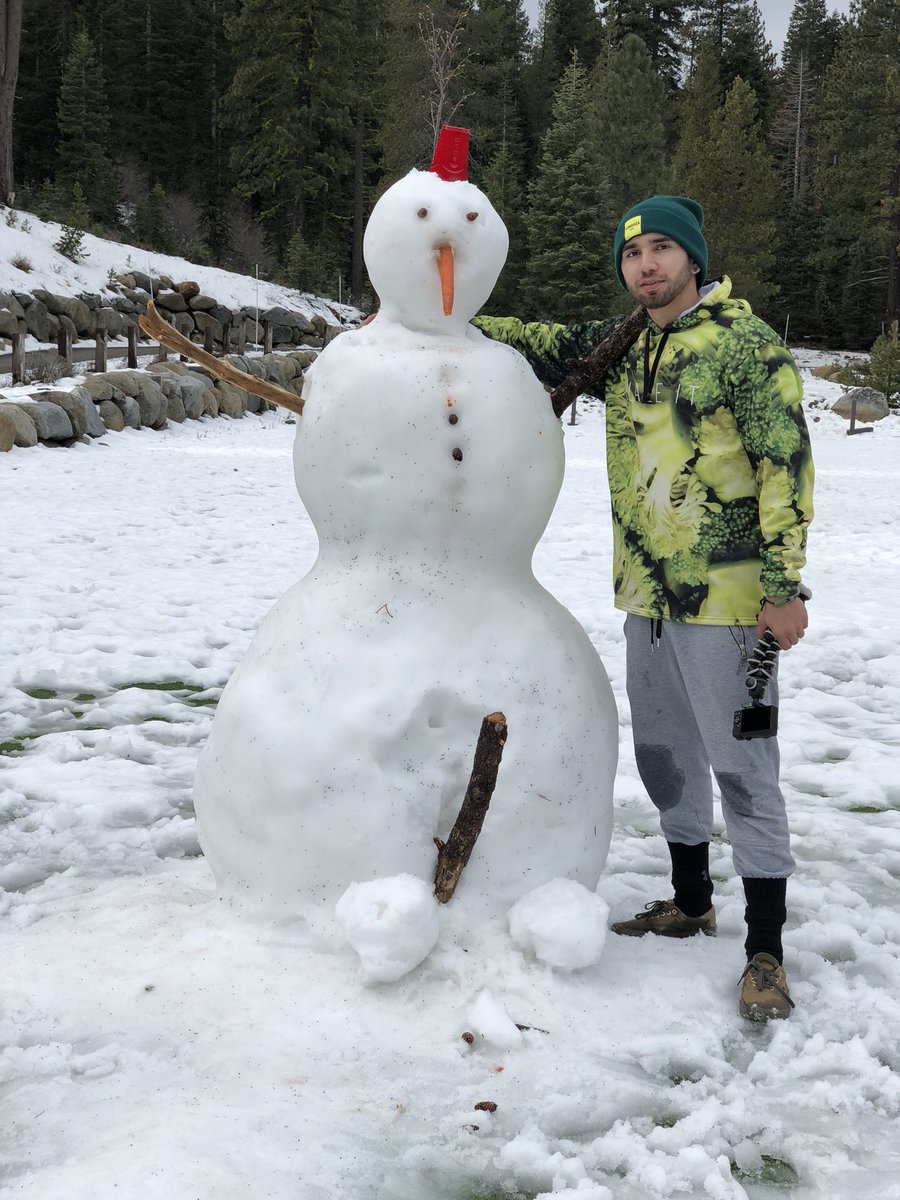 Baybaeboy On Twitter El Hombre Nieve Vs Hombre Brocoli
