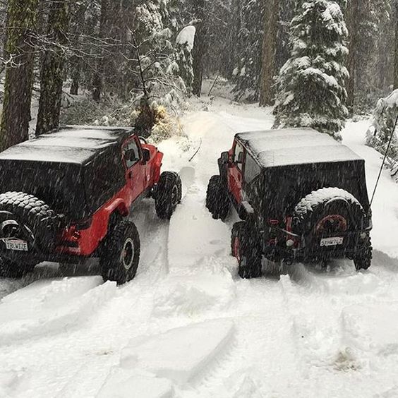 Diversión en la nieve! #Jeep #JeepLife #JeepLovers #JeepWorld