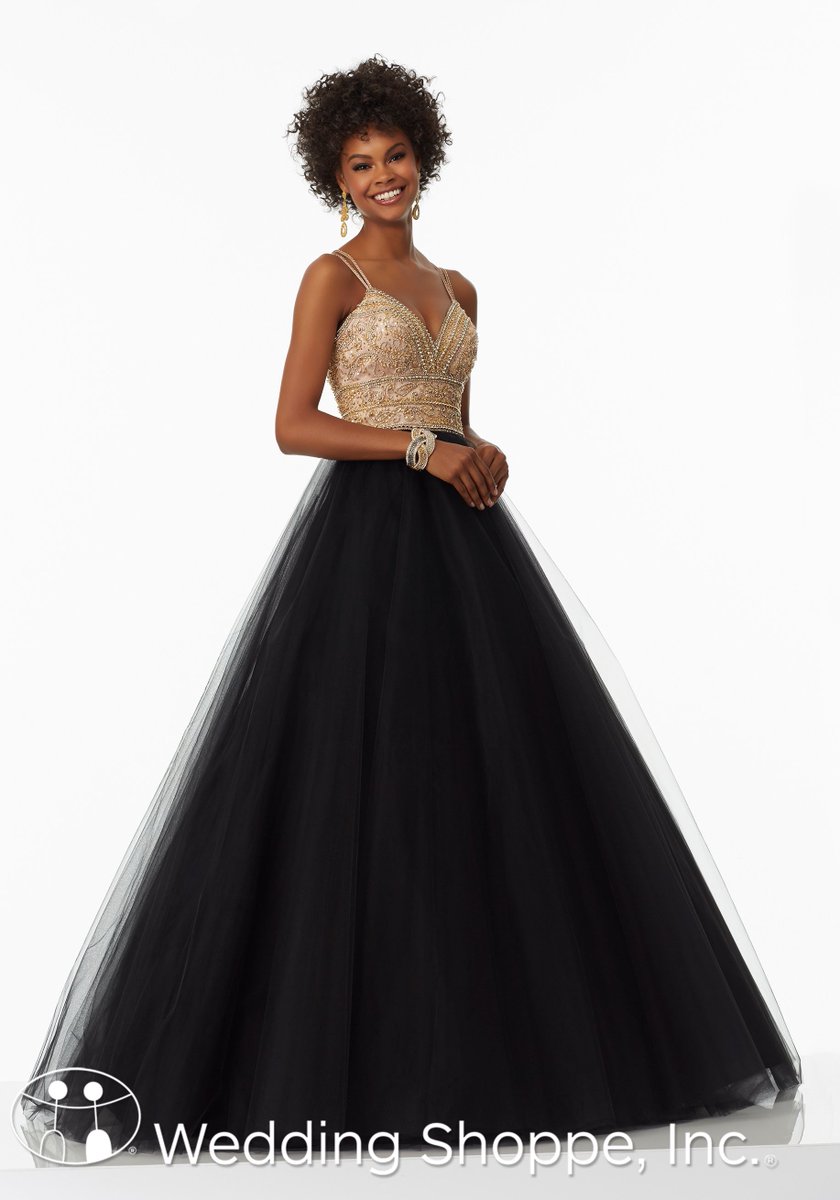 GrandPromDress's tweet photo. This black and gold ball gown is stunning! #promdress #prom2017 #prom https://t.co/OY398PIXJQ https://t.co/ON7aPJpy6i