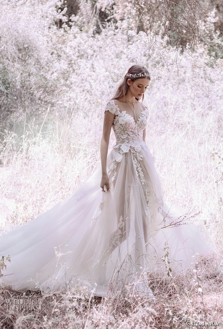 eIIacharming's tweet photo. A noiva finalmente chegou #BellasWedding https://t.co/sX3NToe3F8