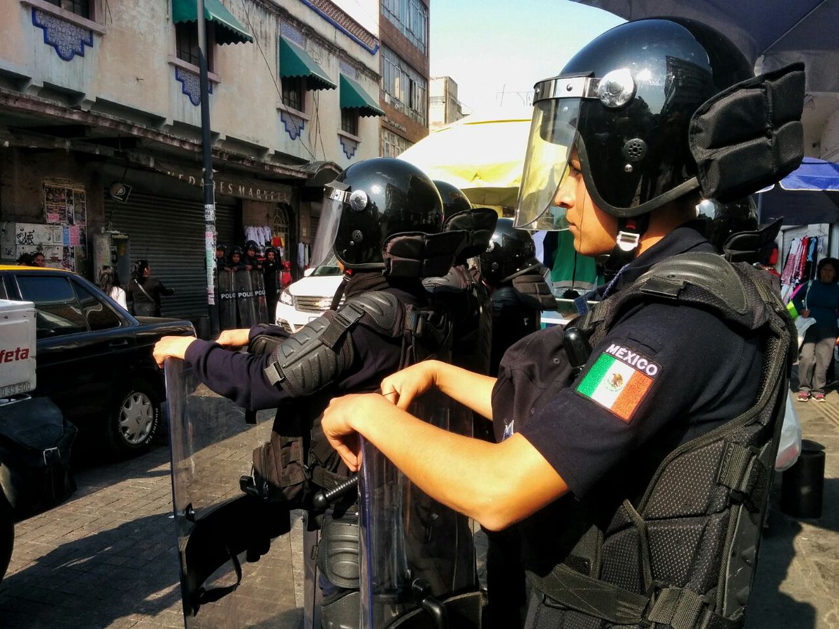 SSC_Pue's tweet photo. En el marco del Operativo #5DeEnero, Fuerzas Municipales realizan en el Centro Histórico patrullajes a pie tierra. #Puebla https://t.co/ZhZSsTpA8L