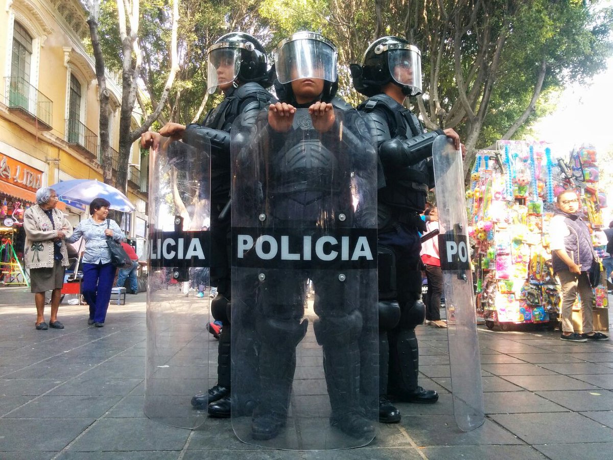 SSC_Pue's tweet photo. #Puebla Policías Municipales mantienen labores de vigilancia en inmediaciones de establecimientos comerciales y bancarios en el Centro Histórico. #5DeEnero https://t.co/tt6QK9Kopw