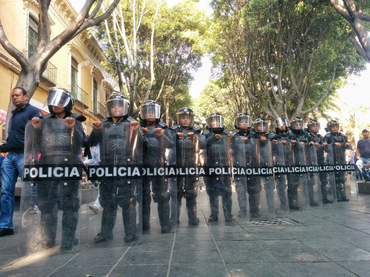 SSC_Pue's tweet photo. #Puebla Policías Municipales mantienen labores de vigilancia en inmediaciones de establecimientos comerciales y bancarios en el Centro Histórico. #5DeEnero https://t.co/tt6QK9Kopw